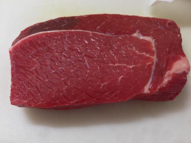 牛肉をガッツリ食べたかったので 肉のハナマサで牛モモ肉を買って