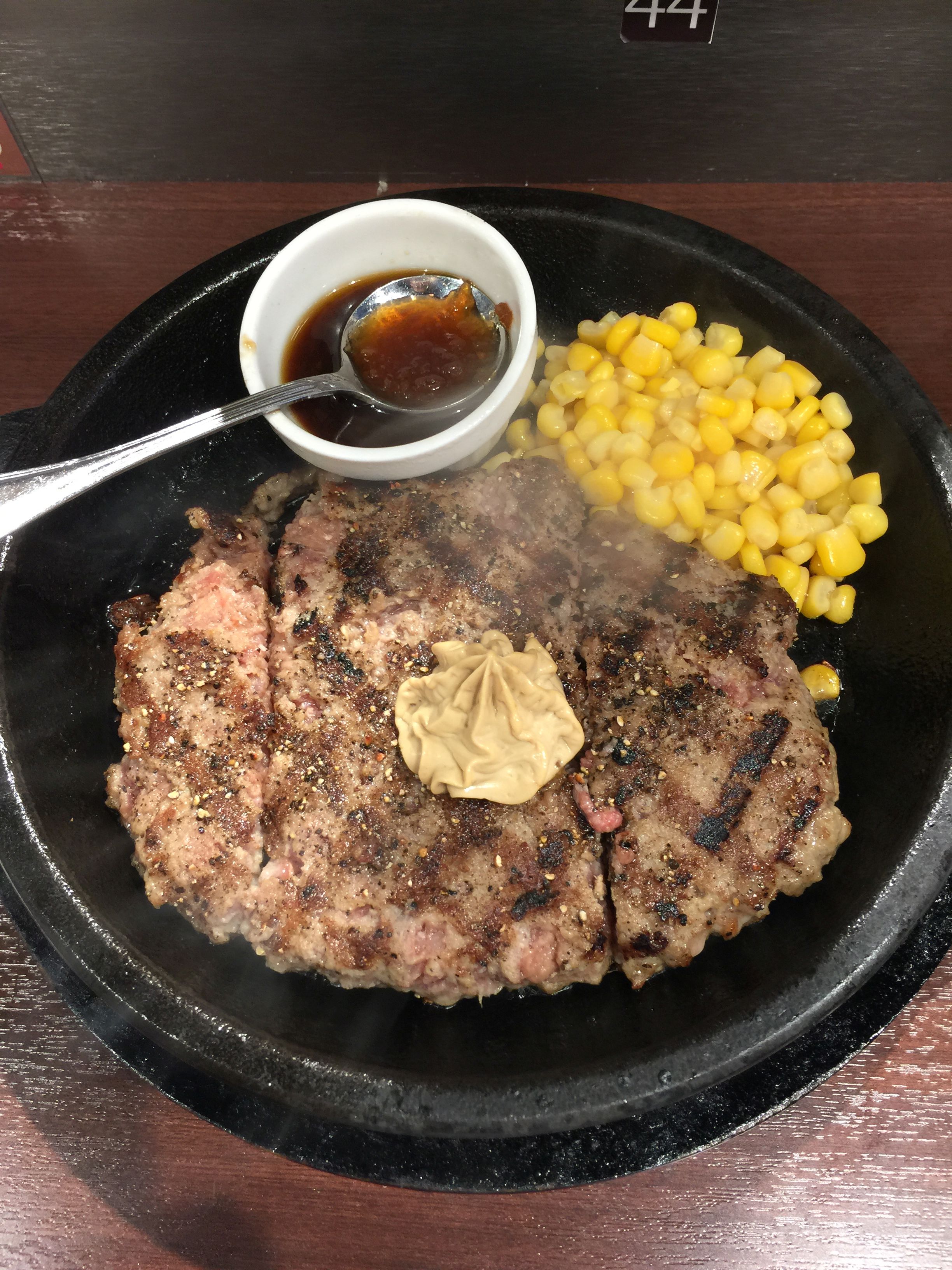 いきなり ステーキで ワイルドハンバーグ 牛肉100 の半生ハンバーグ 税込1080円 を食べてきた メサイア ワークス